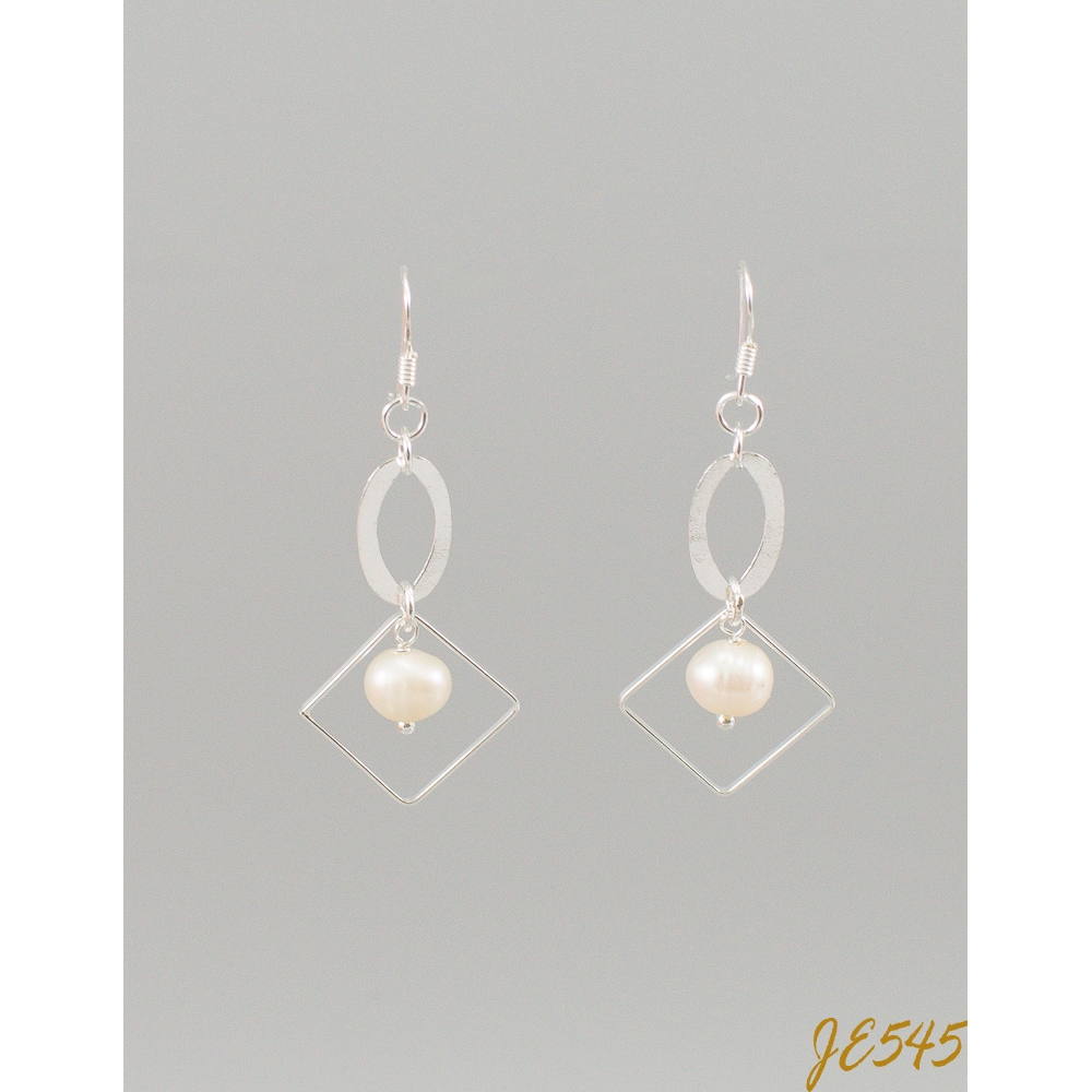 JE545 Fresh Water Pearl Earrings